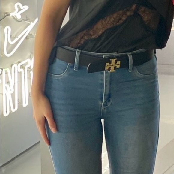 Tory Burch Reversible Black and Brown Belt with Gold Logo Buckle - Picture 6 of 6